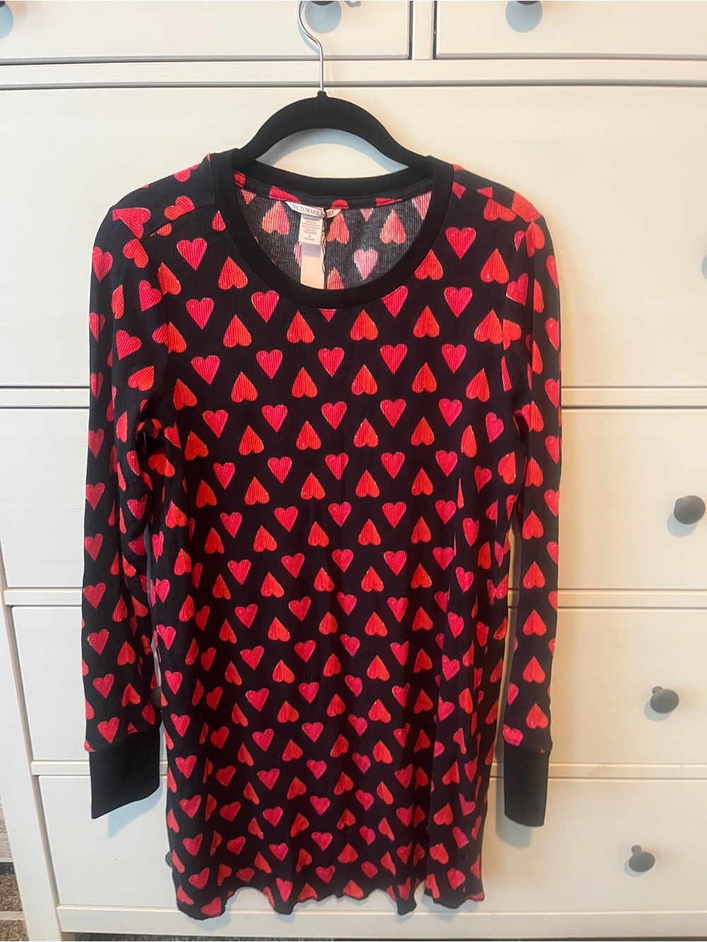 NWT Victoria's Secret Black Long-Sleeve Chemise/Sleepshirt  with Red Heart Print